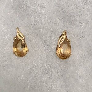 Vintage 418 / 10K Yellow Gold  Stud Earrings 0.64 ( Missing Back)